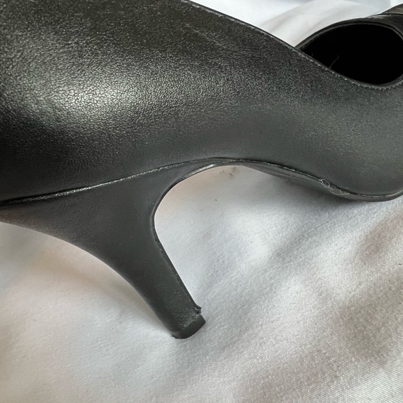 Women’s Black Leather Heels with Silver Pointed Tips Size 5.5 - Picture 10 of 10